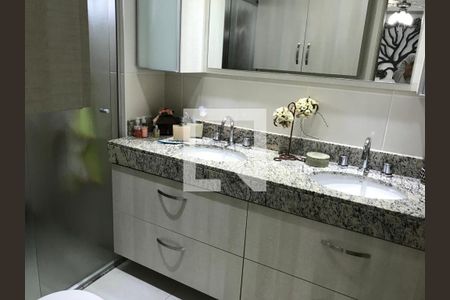 Apartamento à venda com 294m², 4 quartos e 4 vagas Apartamento à venda com 294m², 4 quartos e 4 vagasBanheiro