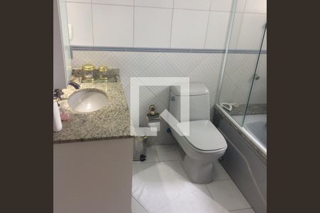 Apartamento para alugar com 130m², 3 quartos e 2 vagas Apartamento para alugar com 130m², 3 quartos e 2 vagasBanheiro da Suíte