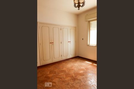 Casa à venda com 685m², 3 quartos e 4 vagasQuarto