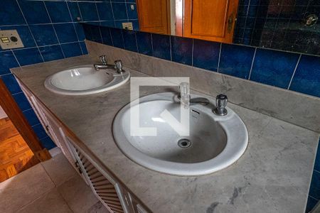 Casa para alugar com 377m², 4 quartos e 5 vagasSuíte 1 - Banheiro