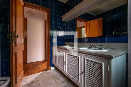 Casa para alugar com 377m², 4 quartos e 5 vagasSuíte 1 - Banheiro