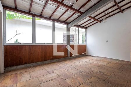 Casa para alugar com 377m², 4 quartos e 5 vagasEdícula - Salão 2