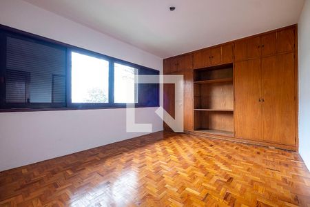 Casa para alugar com 377m², 4 quartos e 5 vagasQuarto 4