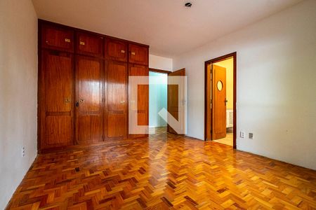 Casa para alugar com 377m², 4 quartos e 5 vagasSuíte 2