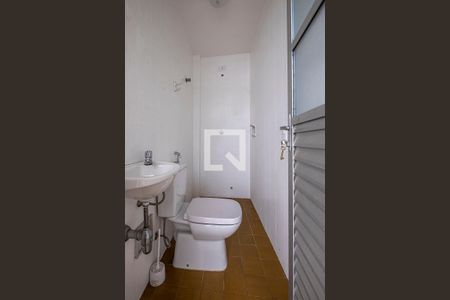 Casa para alugar com 377m², 4 quartos e 5 vagasEdícula - Banheiro