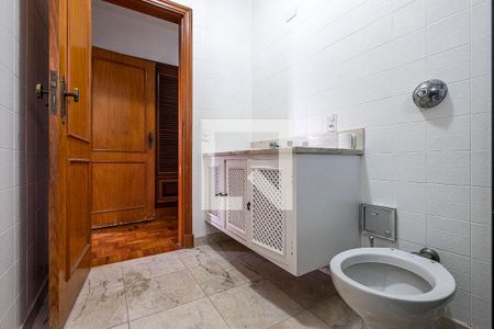 Casa para alugar com 377m², 4 quartos e 5 vagasBanheiro Social