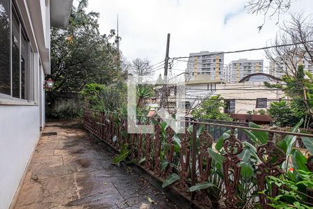 Casa para alugar com 377m², 4 quartos e 5 vagasQuintal