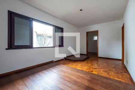 Casa para alugar com 377m², 4 quartos e 5 vagasSuíte 1