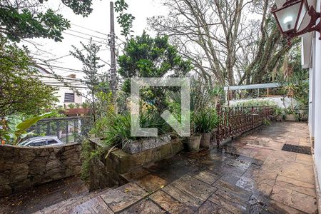 Casa para alugar com 377m², 4 quartos e 5 vagasQuintal