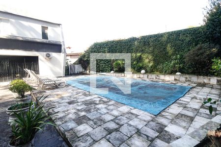 Casa à venda com 700m², 4 quartos e sem vaga Casa à venda com 700m², 4 quartos e sem vagaPiscina