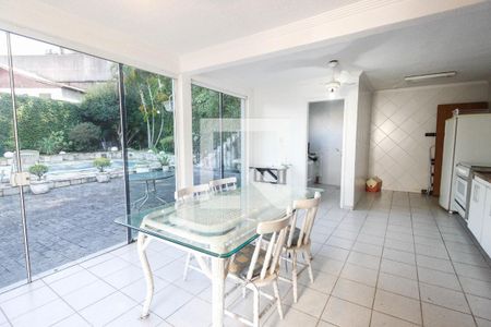 Casa à venda com 700m², 4 quartos e sem vaga Casa à venda com 700m², 4 quartos e sem vagaChurrasqueira