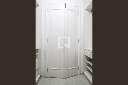 Casa à venda com 700m², 4 quartos e sem vaga Casa à venda com 700m², 4 quartos e sem vagaCloset