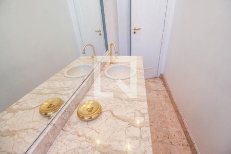 Casa à venda com 700m², 4 quartos e sem vaga Casa à venda com 700m², 4 quartos e sem vagaLavabo