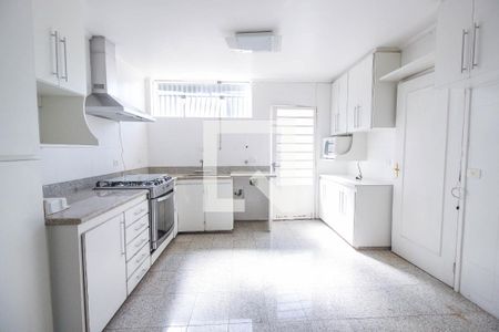 Casa à venda com 700m², 4 quartos e sem vaga Casa à venda com 700m², 4 quartos e sem vagaCozinha