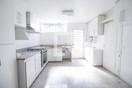 Casa à venda com 700m², 4 quartos e sem vaga Casa à venda com 700m², 4 quartos e sem vagaCozinha