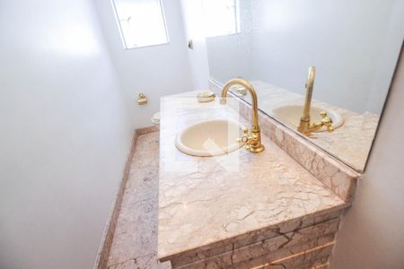 Casa à venda com 700m², 4 quartos e sem vaga Casa à venda com 700m², 4 quartos e sem vagaLavabo