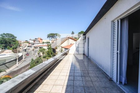 Casa à venda com 700m², 4 quartos e sem vaga Casa à venda com 700m², 4 quartos e sem vagaVaranda