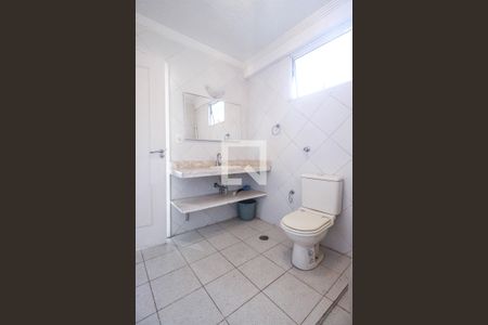 Casa à venda com 700m², 4 quartos e sem vaga Casa à venda com 700m², 4 quartos e sem vagaBanheiro de serviço 2