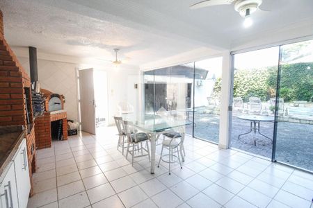 Casa à venda com 700m², 4 quartos e sem vaga Casa à venda com 700m², 4 quartos e sem vagaChurrasqueira