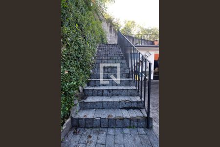 Casa à venda com 700m², 4 quartos e sem vaga Casa à venda com 700m², 4 quartos e sem vagaEscada