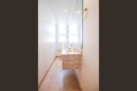 Casa à venda com 700m², 4 quartos e sem vaga Casa à venda com 700m², 4 quartos e sem vagaLavabo