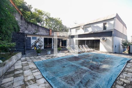 Casa à venda com 700m², 4 quartos e sem vaga Casa à venda com 700m², 4 quartos e sem vagaPiscina