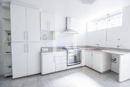 Casa à venda com 700m², 4 quartos e sem vaga Casa à venda com 700m², 4 quartos e sem vagaCozinha