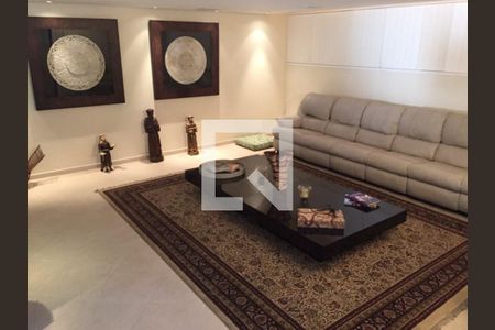 Casa à venda com 682m², 3 quartos e 10 vagasSala