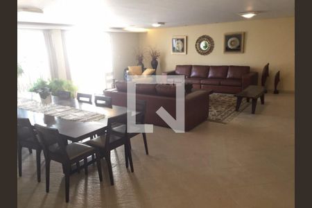 Casa à venda com 682m², 3 quartos e 10 vagasSala