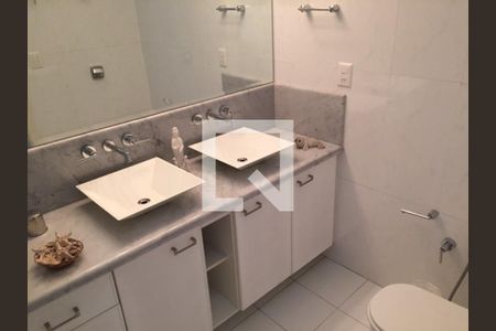 Casa à venda com 682m², 3 quartos e 10 vagasBanheiro
