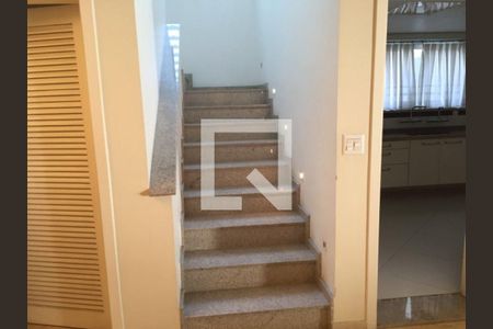 Casa à venda com 682m², 3 quartos e 10 vagasCorredor