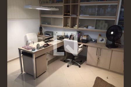 Casa à venda com 682m², 3 quartos e 10 vagasQuarto