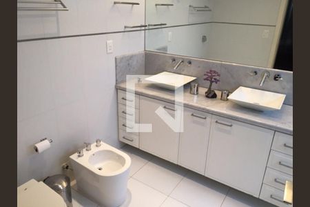 Banheiro de casa à venda com 3 quartos, 682m² em Campo Belo, São Paulo