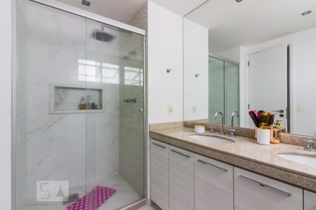 Apartamento à venda com 261m², 4 quartos e 4 vagasBanheiro