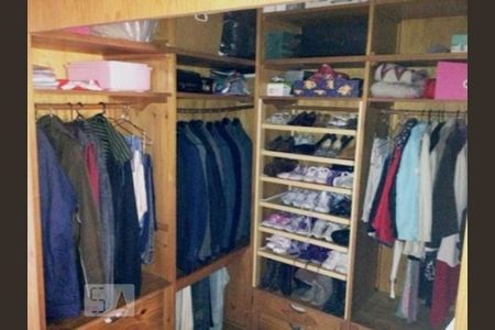 Casa à venda com 175m², 3 quartos e 2 vagas Casa à venda com 175m², 3 quartos e 2 vagasQuarto