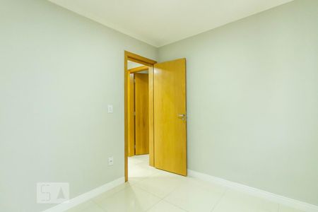 Quarto 1 de apartamento para alugar com 2 quartos, 47m² em Vila Carmosina, São Paulo
