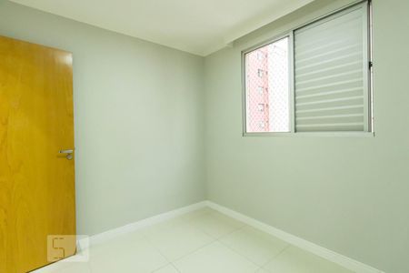 Quarto 1 de apartamento para alugar com 2 quartos, 47m² em Vila Carmosina, São Paulo