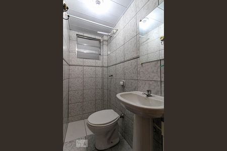 Banheiro de apartamento para alugar com 2 quartos, 36m² em Cajuru, Curitiba