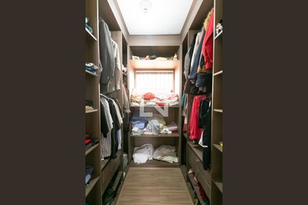 Casa à venda com 400m², 4 quartos e 3 vagas Casa à venda com 400m², 4 quartos e 3 vagasCloset da Suite 2