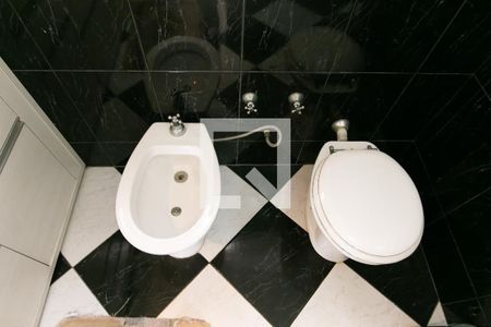 Casa à venda com 400m², 4 quartos e 3 vagas Casa à venda com 400m², 4 quartos e 3 vagasBanheiro da Suite 2