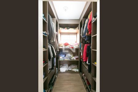 Casa à venda com 400m², 4 quartos e 3 vagas Casa à venda com 400m², 4 quartos e 3 vagasCloset da Suite 2