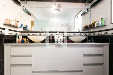 Casa à venda com 400m², 4 quartos e 3 vagas Casa à venda com 400m², 4 quartos e 3 vagasBanheiro da Suite 2