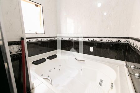 Casa à venda com 400m², 4 quartos e 3 vagas Casa à venda com 400m², 4 quartos e 3 vagasBanheiro da Suite 2