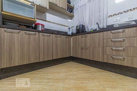 Casa à venda com 77m², 3 quartos e 2 vagas Casa à venda com 77m², 3 quartos e 2 vagasCozinha - Armários