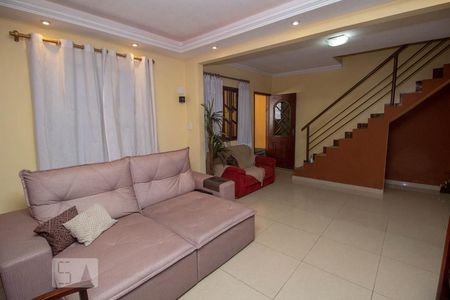 Sala de casa para alugar com 3 quartos, 156m² em Parque do Carmo, Duque de Caxias