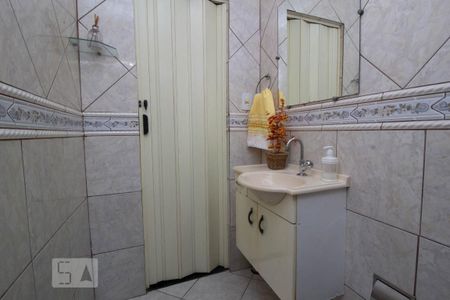 Casa para alugar com 156m², 3 quartos e 2 vagasBanheiro
