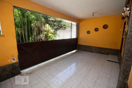 Varanda de casa para alugar com 3 quartos, 156m² em Parque do Carmo, Duque de Caxias
