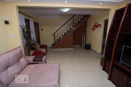 Sala de casa para alugar com 3 quartos, 156m² em Parque do Carmo, Duque de Caxias