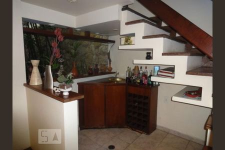 Casa à venda com 470m², 4 quartos e 4 vagasSala