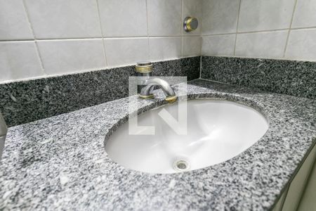 Apartamento para alugar com 76m², 2 quartos e 1 vagaBanheiro - Pia